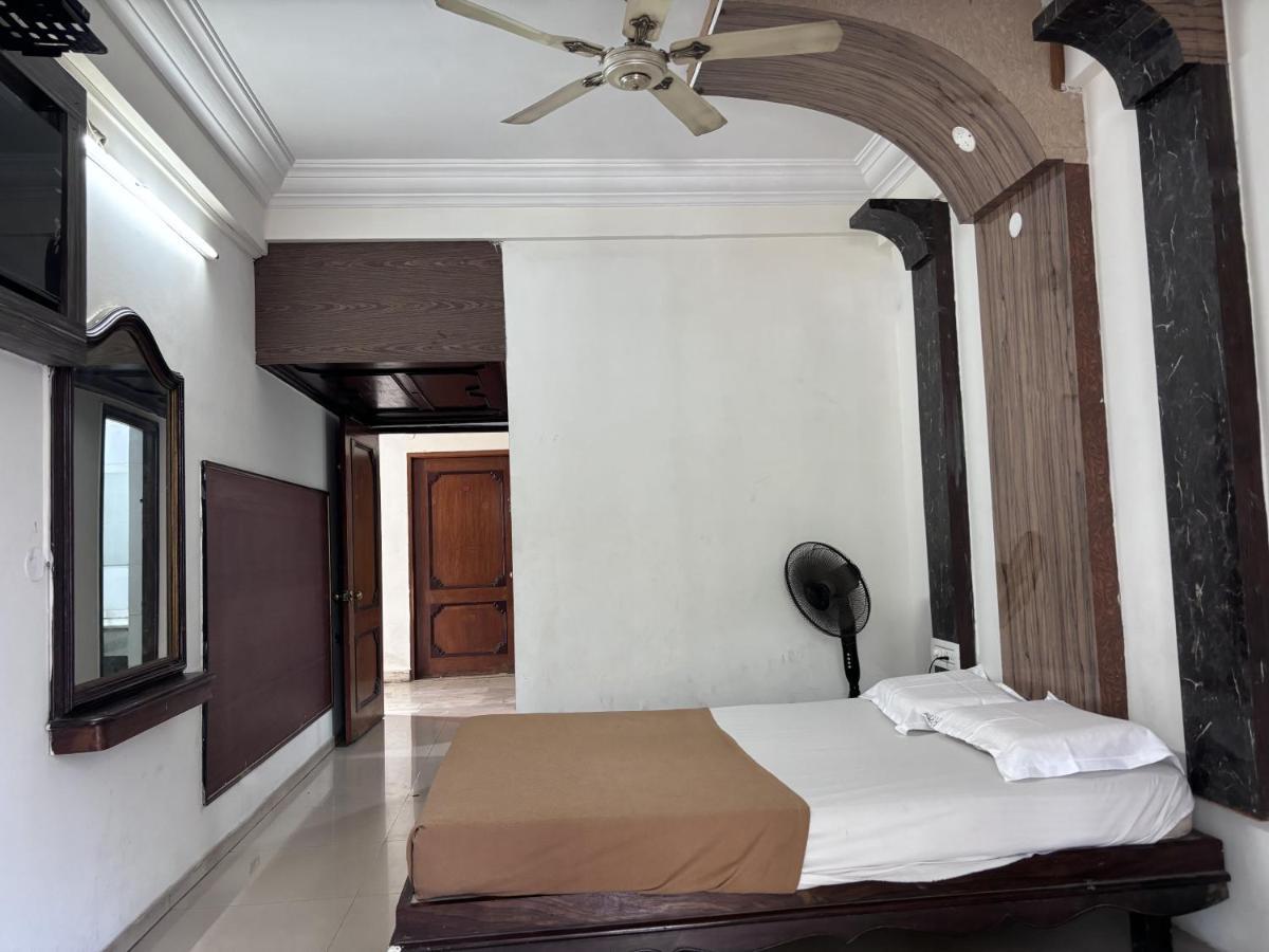 Hotel Raj Empire Мисор Екстериор снимка