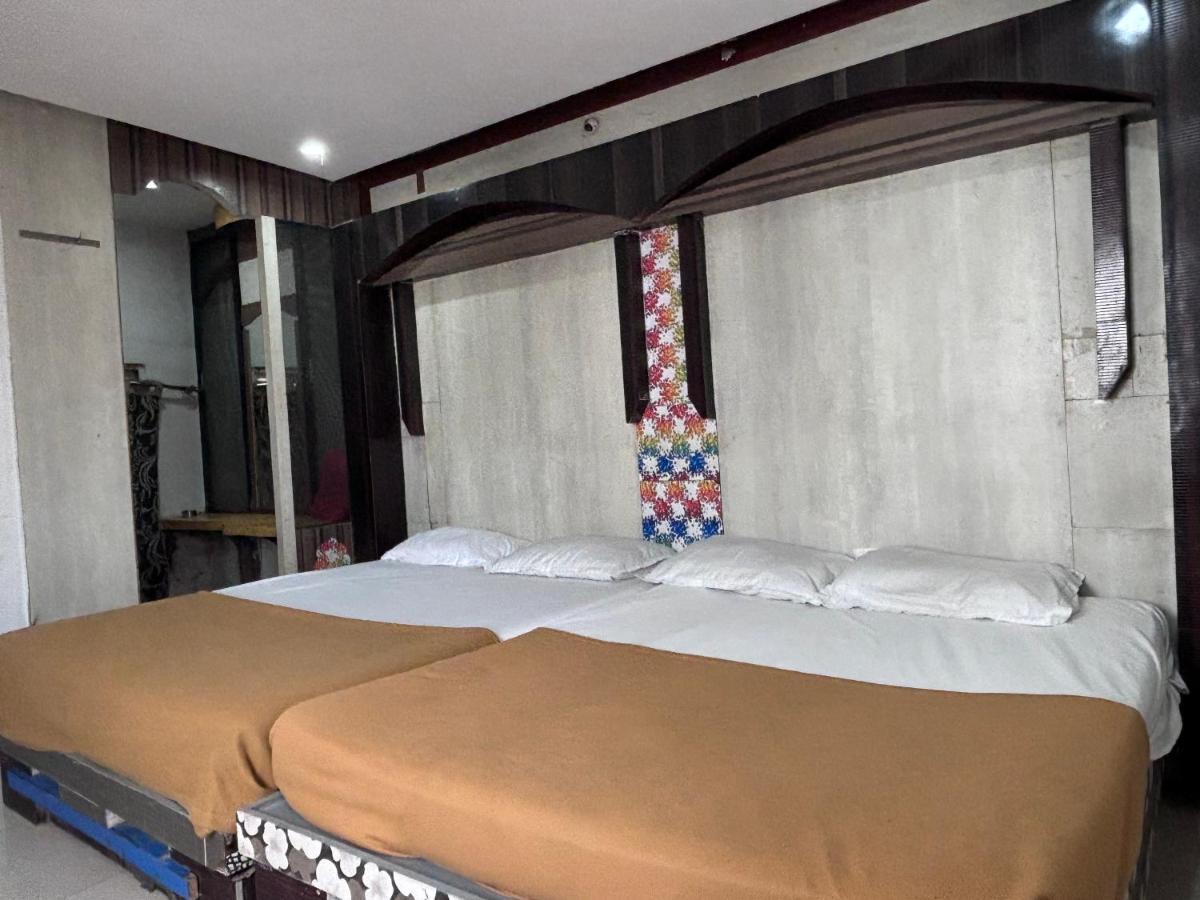 Hotel Raj Empire Мисор Екстериор снимка