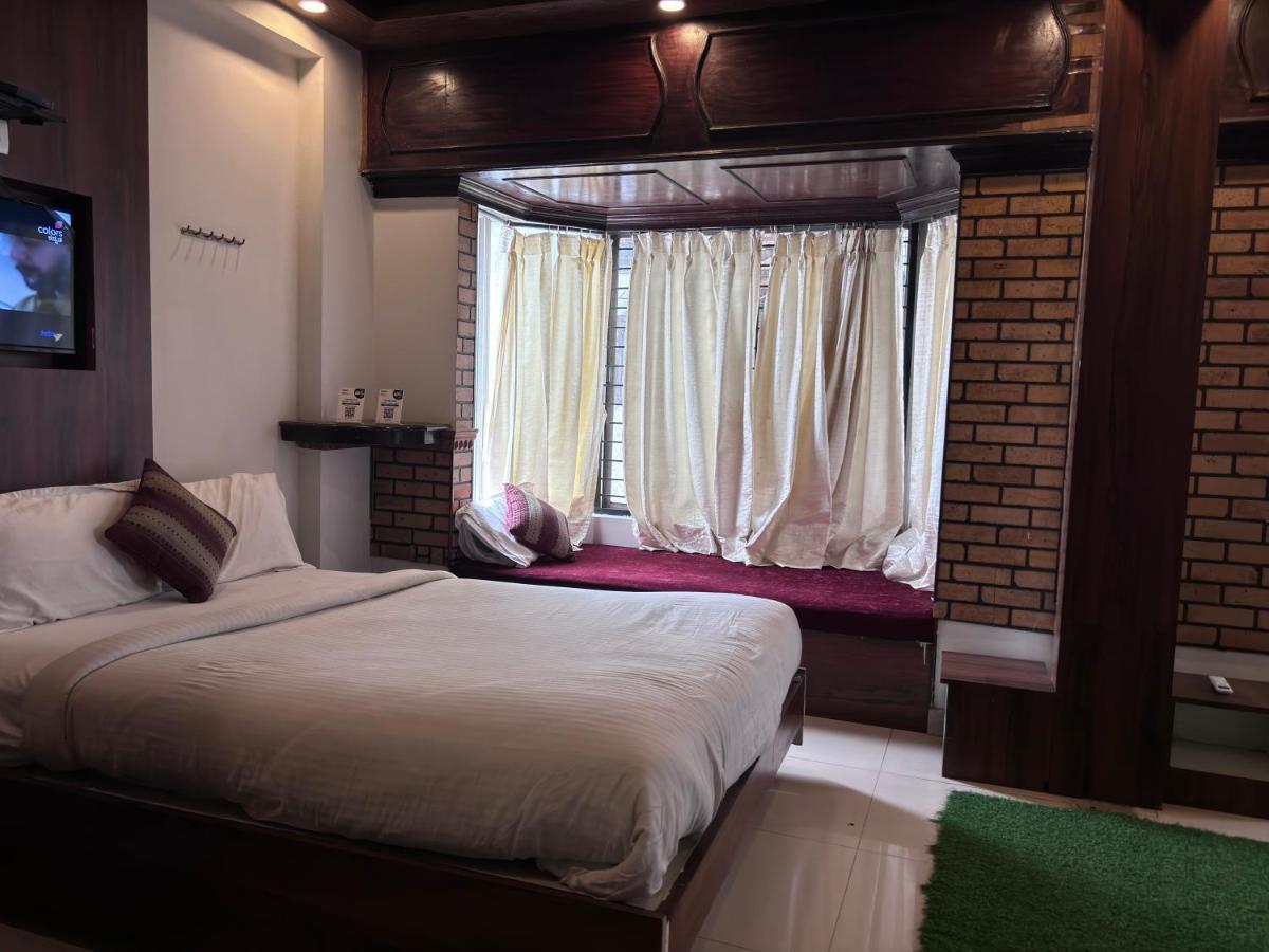 Hotel Raj Empire Мисор Екстериор снимка
