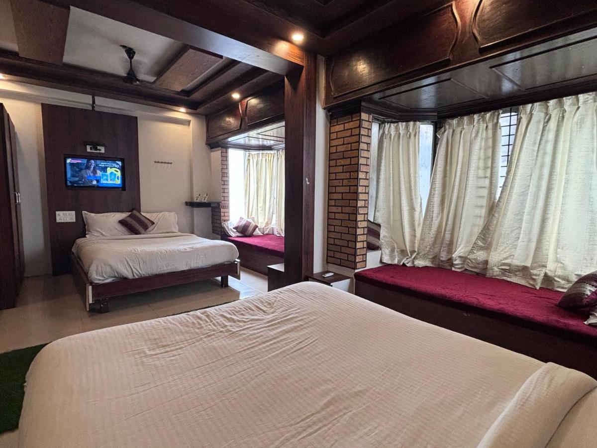 Hotel Raj Empire Мисор Екстериор снимка