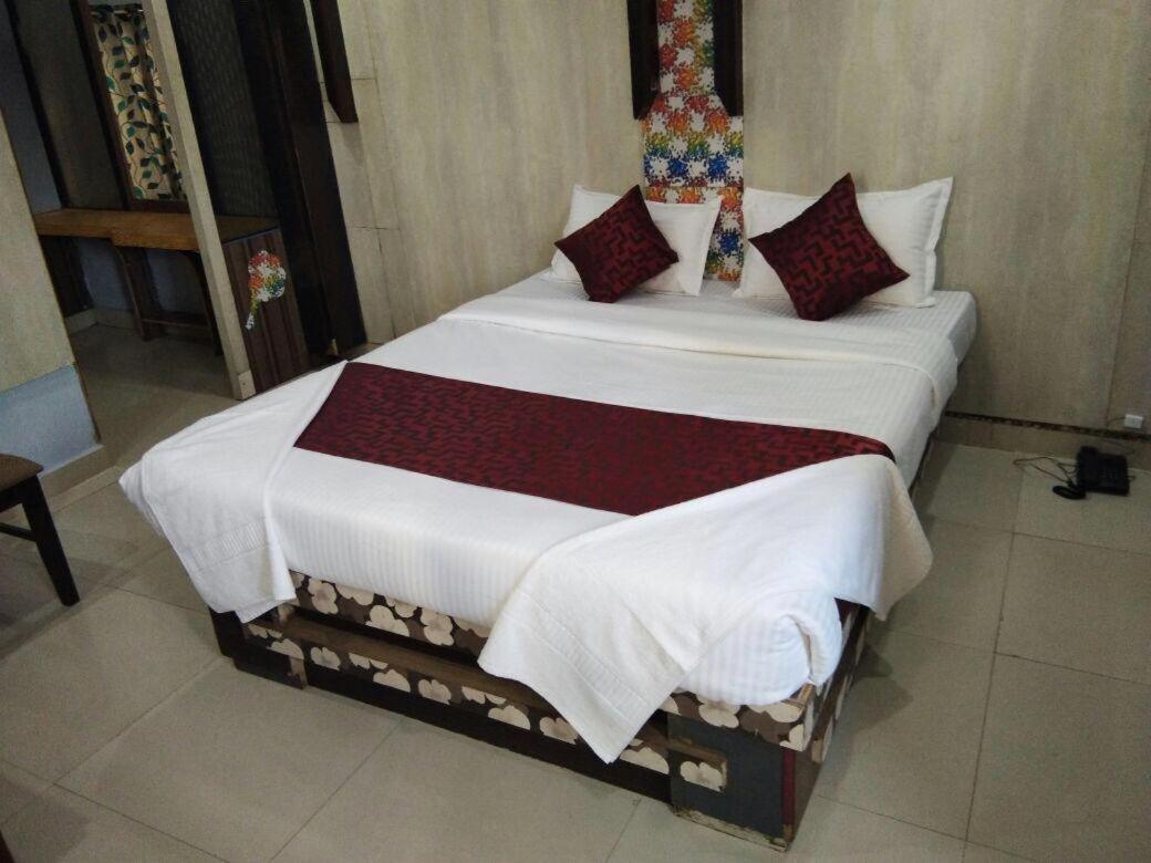Hotel Raj Empire Мисор Екстериор снимка
